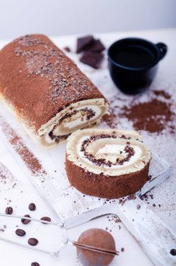 Tiramisu-ish Chiffon Swiss Roll . Chiffon Pasta Yuvarlaması.