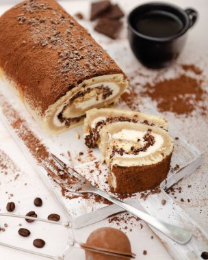 Tiramisu-ish Chiffon Swiss Roll . Chiffon Pasta Yuvarlaması.