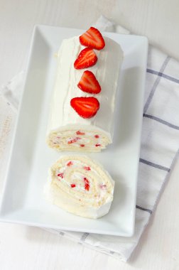 Mascarpone Kremalı Çilekli Pasta