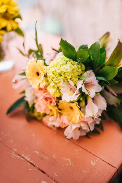 Wedding Bouquet Wooden Table — Stock Photo, Image