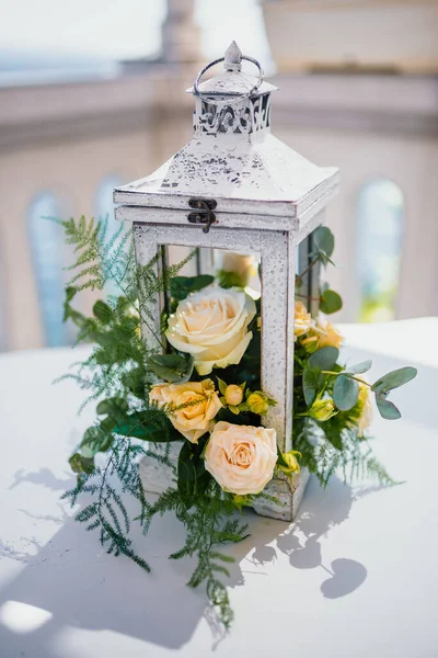 Lanterna Madeira Decorada Com Flores Como Decoração Casamento — Fotografia de Stock