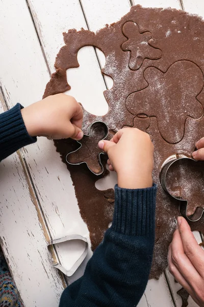 Weihnachtsplätzchen backen — Stockfoto