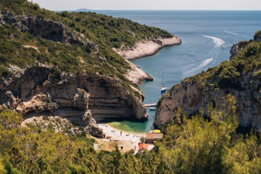 Ünlü Stiniva beach