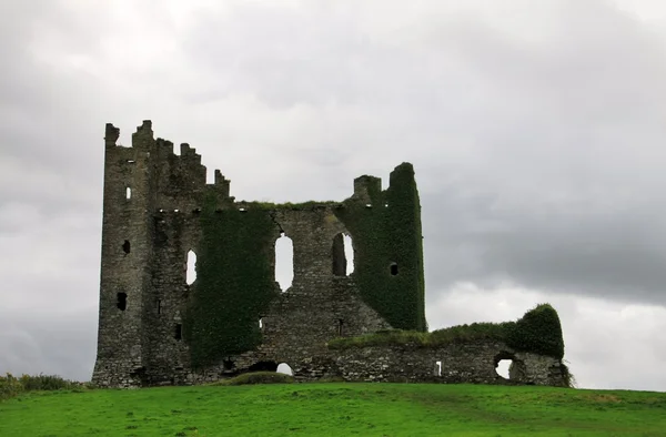 Ruínas de um castelo na Irlanda — Fotografia de Stock