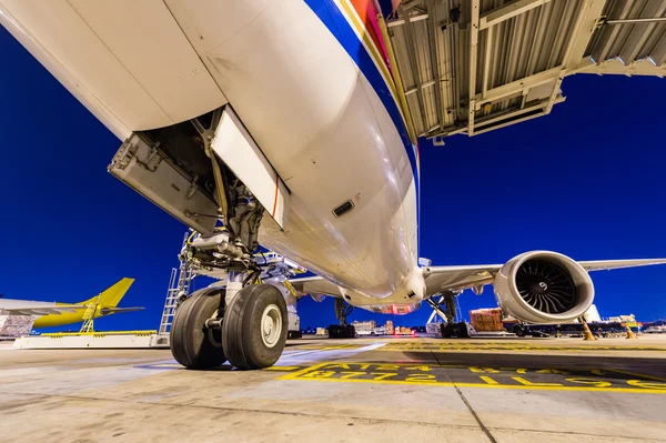 Cargo plane at airport — Stock Photo, Image