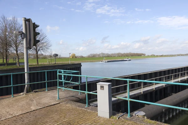 Ship near prinses marijke sluis on amsterdam rijnkanaal in the n — Stock Photo, Image