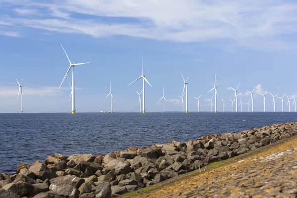 Wind turbines in water of ijsselmeer off the coast of flevoland — Stock Photo, Image