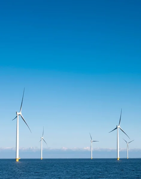 Wind turbines in water of ijsselmeer near Urk in dutch part of noordoostpolder — Stock Photo, Image