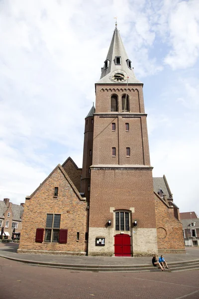 Vieille église sur le marché à Wageningen — Photo