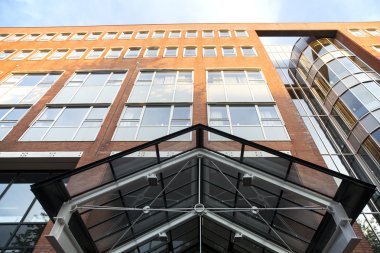 amsterdam belediye binasının cephe ve kırmızı tuğla