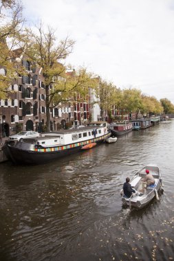 küçük tekne yüzen brouwersgracht içinde geçen