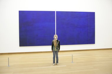 Stedelijk Müzesi Barnett Newman painring önce genç kız