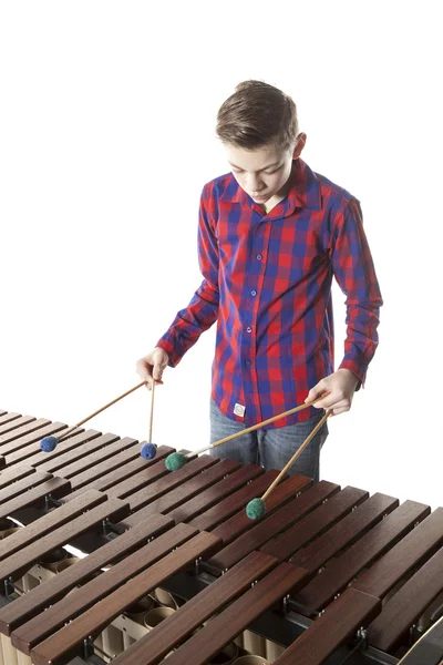 Dospívající chlapec hraje marimba Studio — Stock fotografie