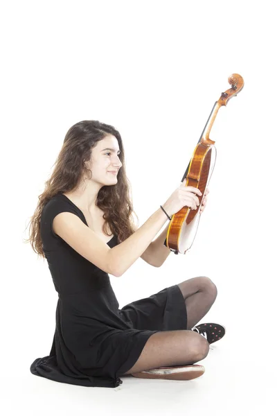 Tizenéves lány tartja hegedű stúdió — Stock Fotó