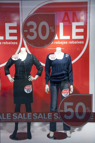 Sale in shopping window of fashion store — Stock Photo, Image