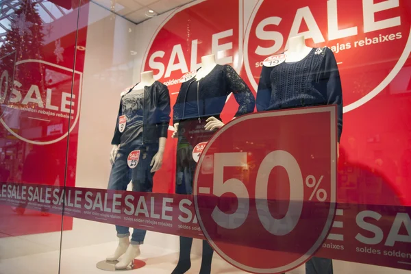 Sale in shopping wndow of fashion store — Stock Photo, Image