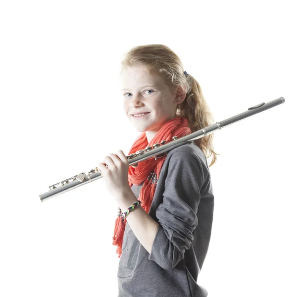 Jovem loira menina senta-se e mantém clarinete em estúdio — Fotografia de Stock