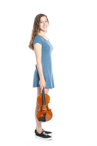 Adolescente en mini robe se tient et tient violon — Photo