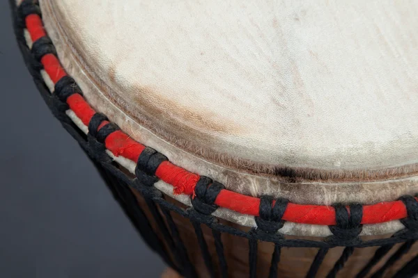 Närbild av traditionella afrikanska trumma — Stockfoto