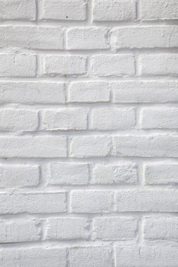 beyaz boyalı tuğla duvar parçası