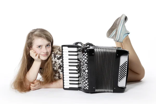 Adolescent fille sur le sol de studio avec accordéon — Photo