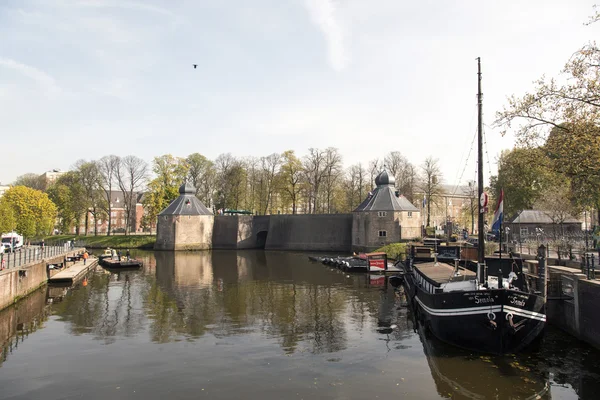 Viejos edificios de defensa frente a la academia militar en Breda — Foto de Stock