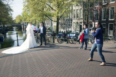 Gelin ve damat resimleri amsterdam kanal köprü