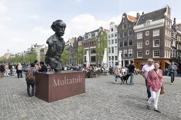 Statue of writer multatuli on bridge over Singel in Amsterdam — Stock Photo, Image