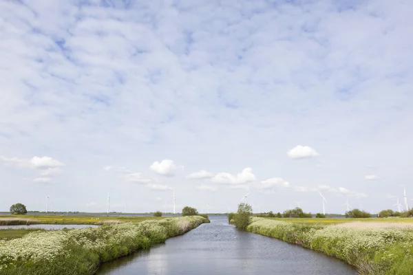Kanaal naar randmeer bij bunschoten spakenburg — Stock Photo, Image