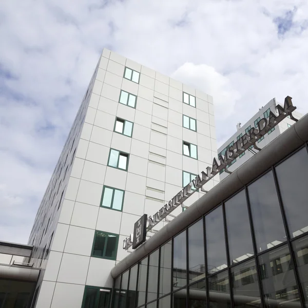 Universiteit van Amsterdam op roeterseiland in het centrum van de stad — Stockfoto