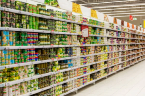 Ingeblikt Voedsel Potten Planken Supermarkt Winkel Interieur Wazig — Stockfoto
