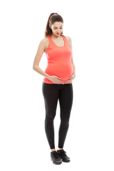 Een Jonge Zwangere Vrouw Sportkleding Staat Volle Groei Geïsoleerd Witte — Stockfoto