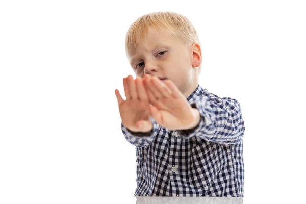 Een Jongen Een Blauw Geruit Shirt Stak Zijn Handen Naar — Stockfoto