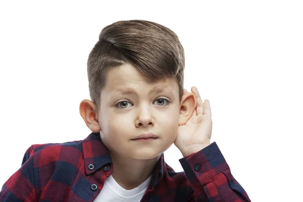 Хлопчик Великими Вухами Слухає Крупним Планом Ізольовані Білому Тлі — стокове фото