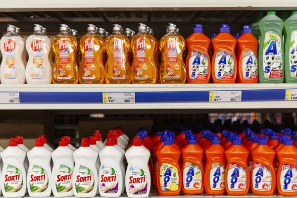 Rangées Bouteilles Produits Entretien Ménager Sur Les Étagères Des Magasins — Photo