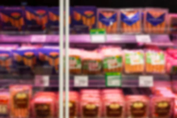 Escaparate Con Una Gran Variedad Salchichas Supermercado Vista Frontal Borrosa —  Fotos de Stock