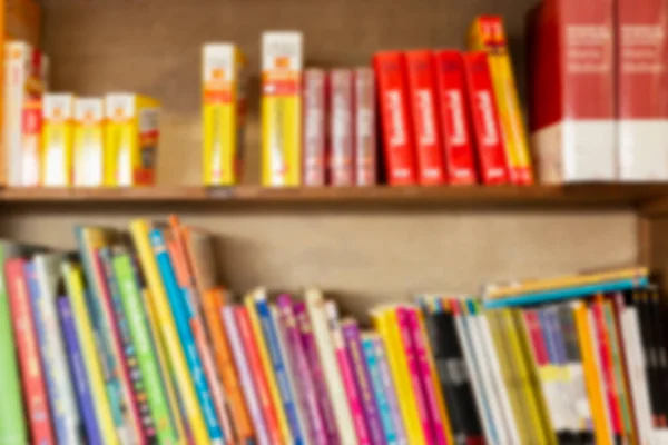 Bücher Stehen Auf Einem Holzregal Bildung Und Ausbildung Verschwommen — Stockfoto