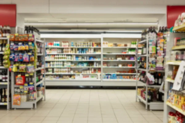 Interieur Van Supermarkt Gekoelde Planken Met Zuivelproducten Wazig — Stockfoto