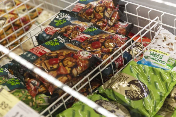 Légumes Congelés Dans Des Emballages Réfrigérateur Magasin Gros Plan Vue — Photo
