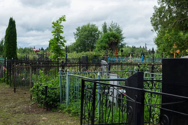 Kristen Kyrkogård Trädens Grönt Moskva Ryssland 2021 — Stockfoto