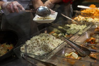 Çeşitli mezeler. Yemek servisi. Yakın plan..