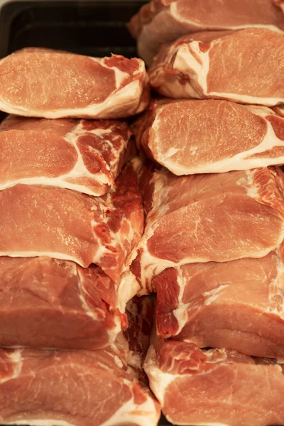 Trozos Carne Fresca Mostrador Vertical — Foto de Stock