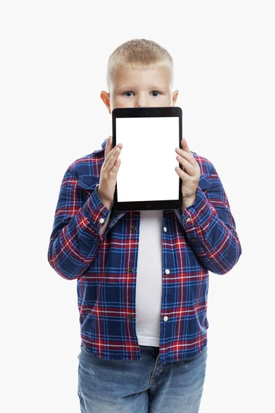 Boy Holding Tablet Met Scherm Geïsoleerd Wit Kind Van Jaar — Stockfoto