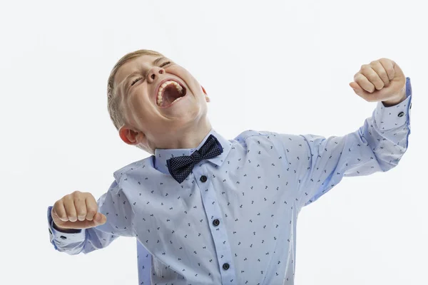 Chico Grita Emocionalmente Niño Años Con Camisa Azul Dificultad Para — Foto de Stock