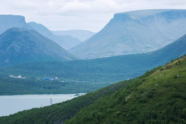 Vackra Berg Med Sjö Magnifikt Landskap Khibiny — Stockfoto