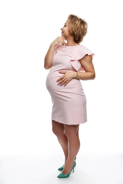 Bella Donna Incinta Con Vestito Rosa Una Futura Mamma Bionda — Foto Stock