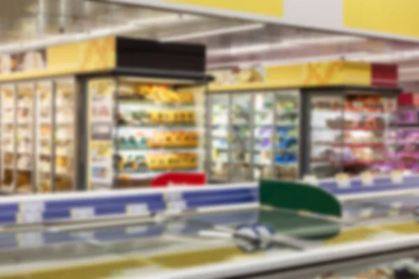 Охолоджена Їжа Холодильних Установках Всередині Великого Супермаркету Розмиті — стокове фото