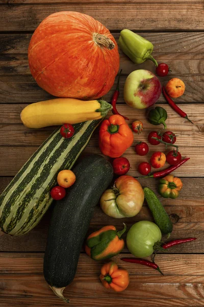 Jesienny Urodzaj Warzywo Płód Drewniany Tablica Dynia Melon Cukinia Pomidory — Zdjęcie stockowe