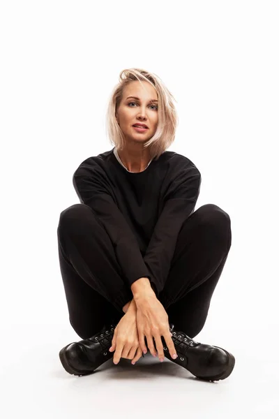 Blonde Erwachsene Sexy Frau In Sexy Höhe Schuhen Blonde Erwachsene Sexy Frau In Sexy Höhe Schuhen