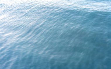 Mavi deniz dalgaları, soyut arkaplan. Doğal desen. Üst görünüm